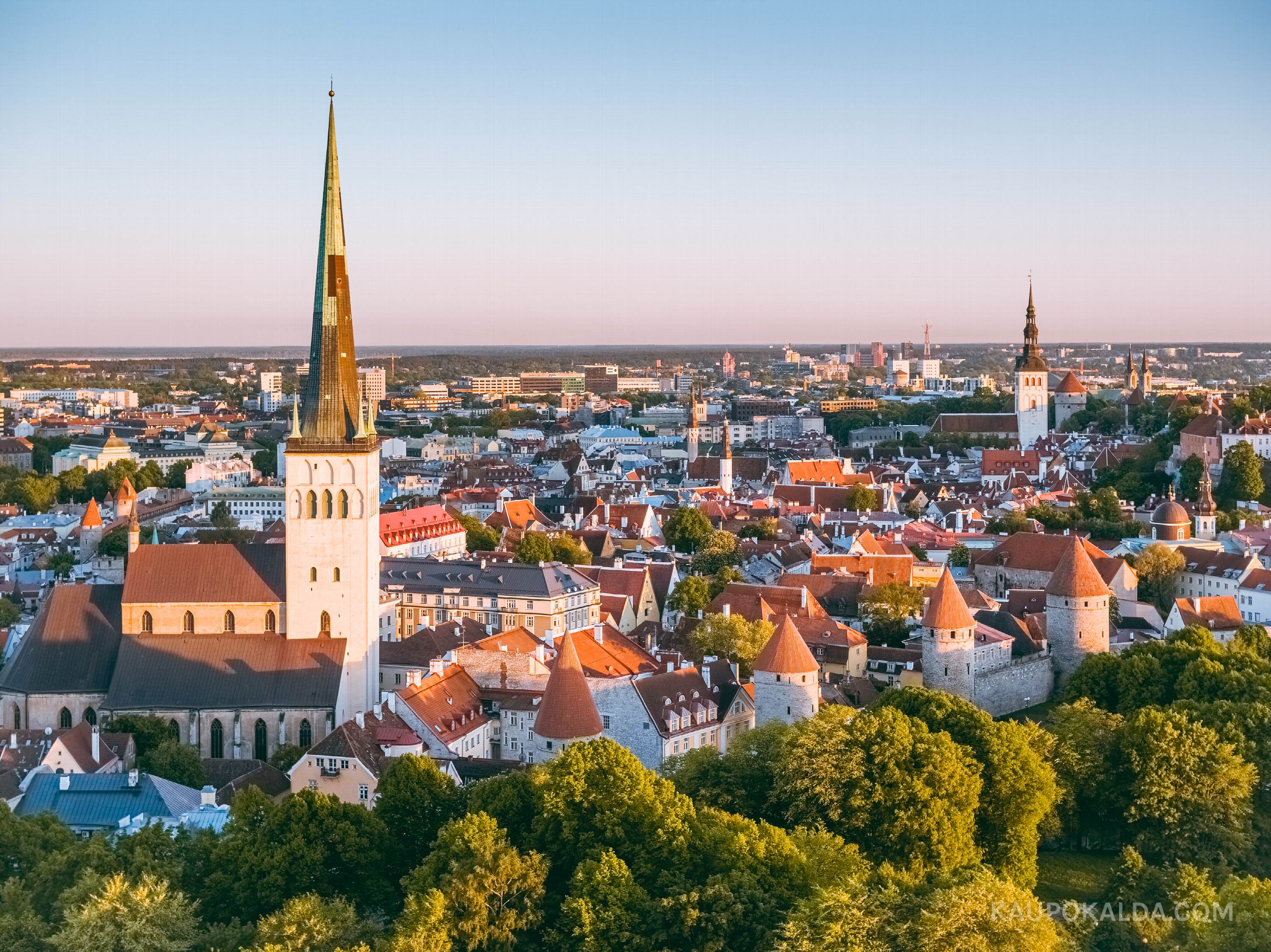 Oleviste kirik ja Tornide väljaku rivistus