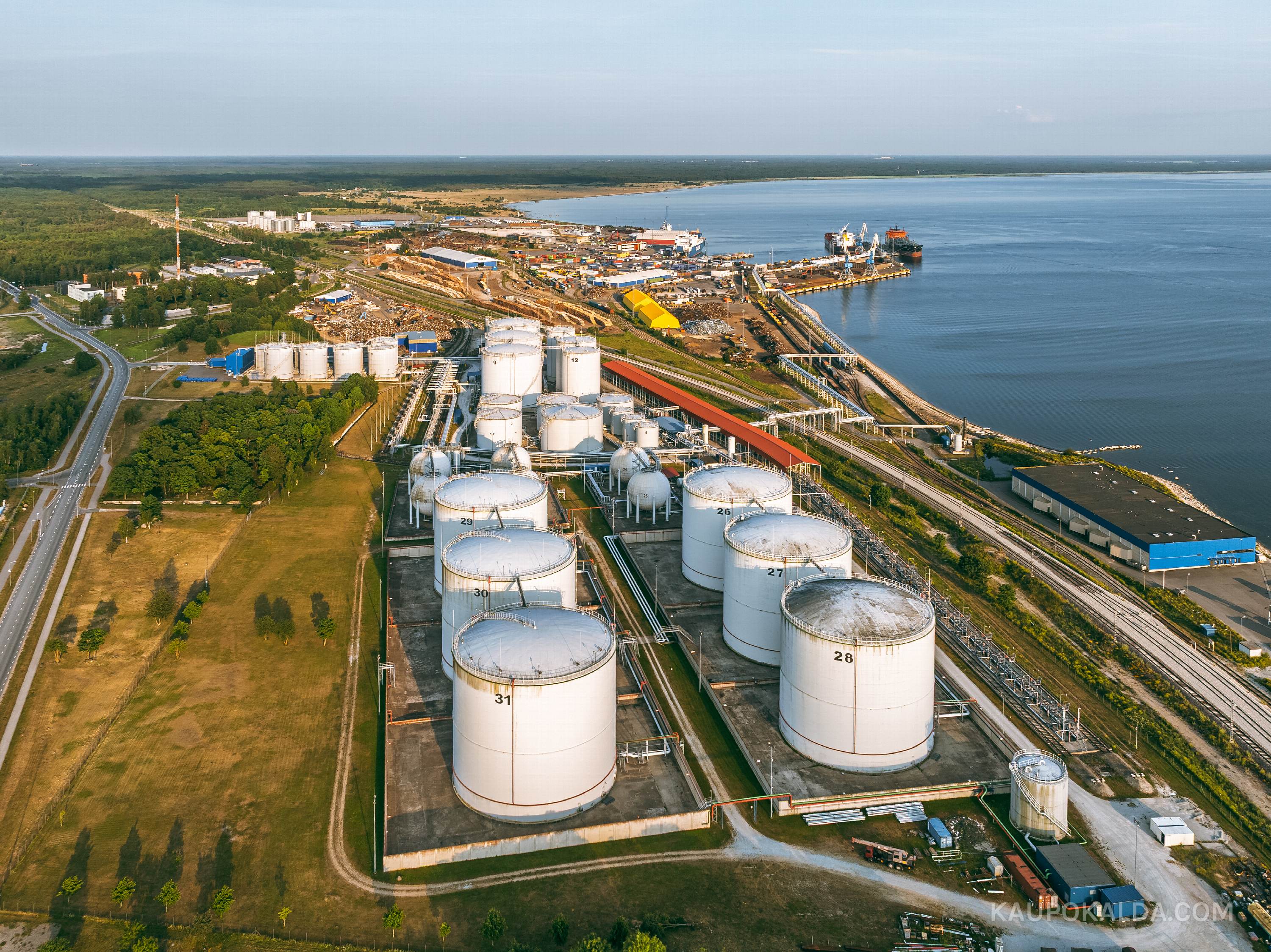 Paldiski lõunasadama kütusemahutid