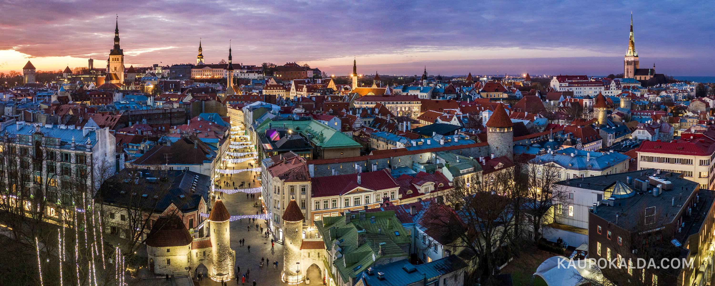 Jõuluootel õhtune vanalinn