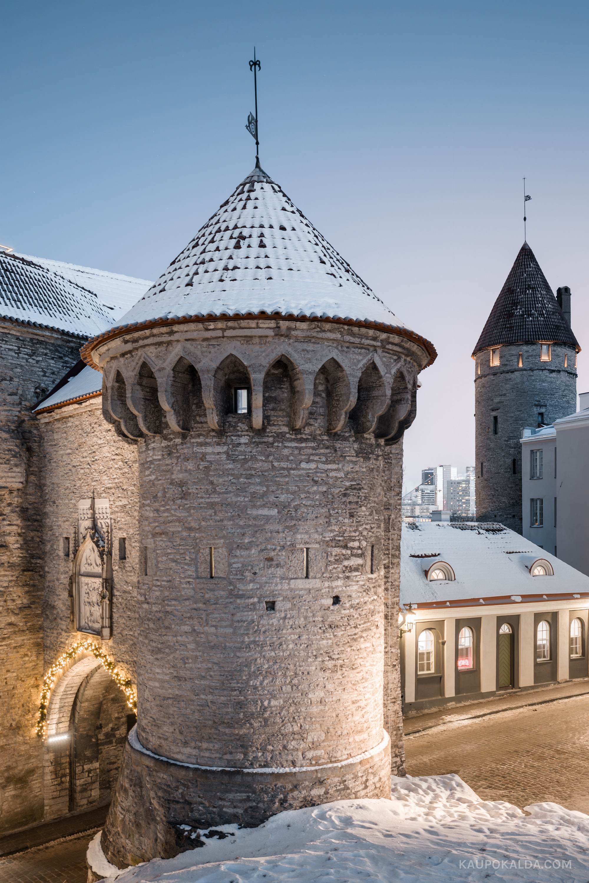 Suure Rannavärava eesväravatorn ja Stoltingi torn