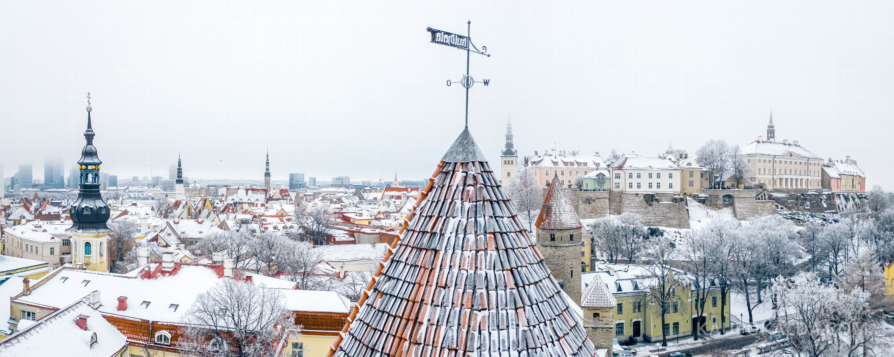 Talvekarge vanalinna panoraam