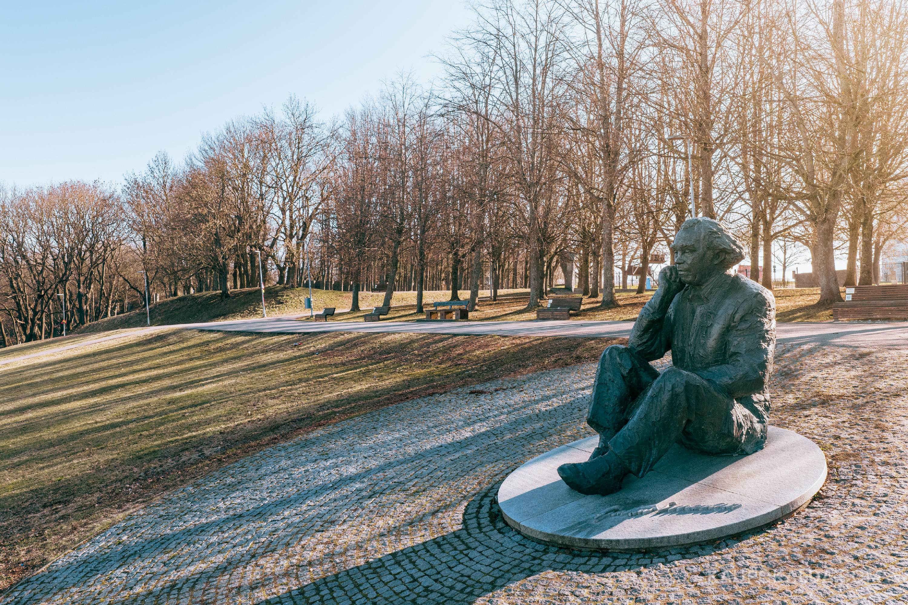Gustav Ernesaksa kuju Tallinna Lauluväljakul
