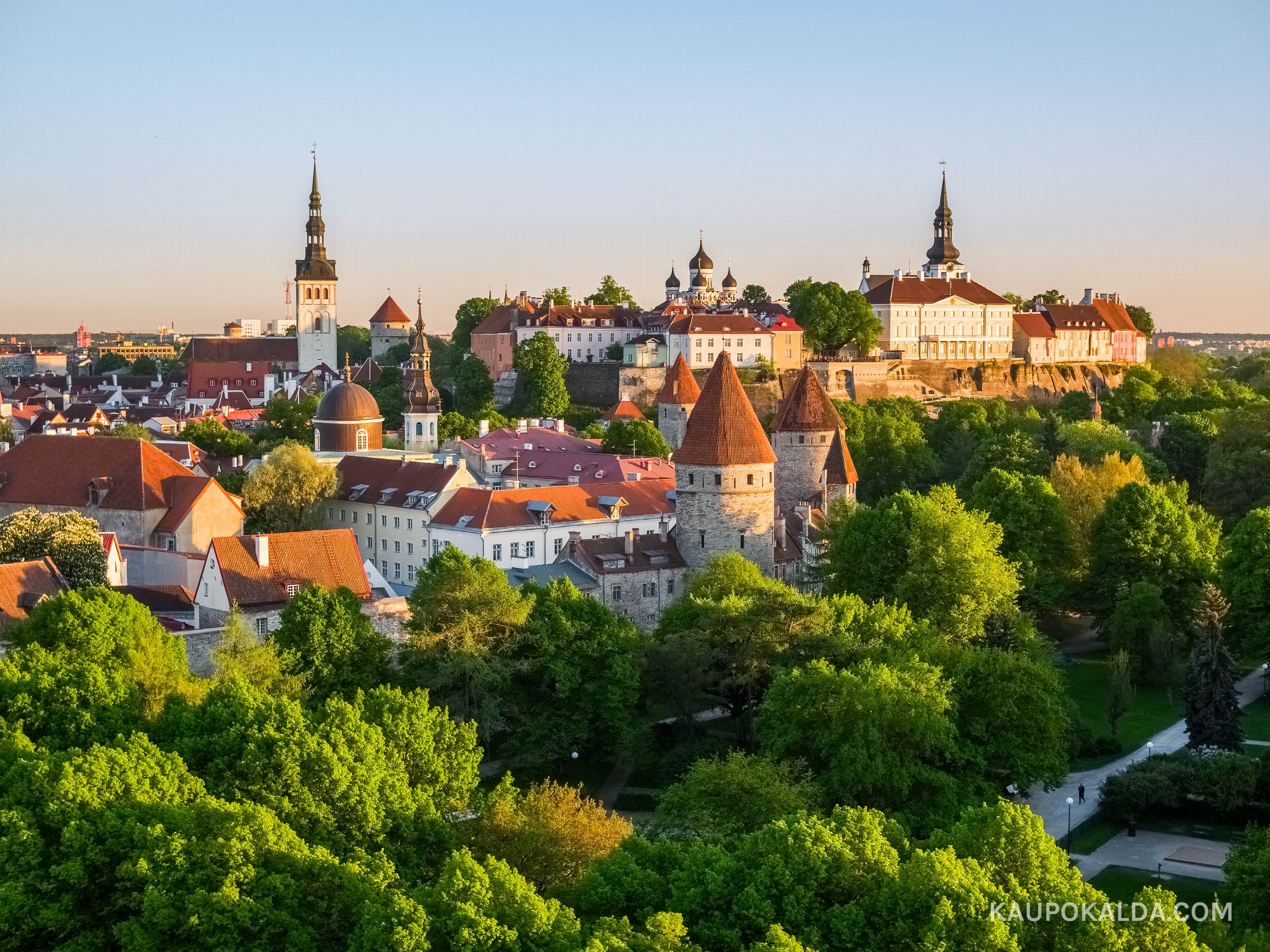 Toompea õhtupäikeses