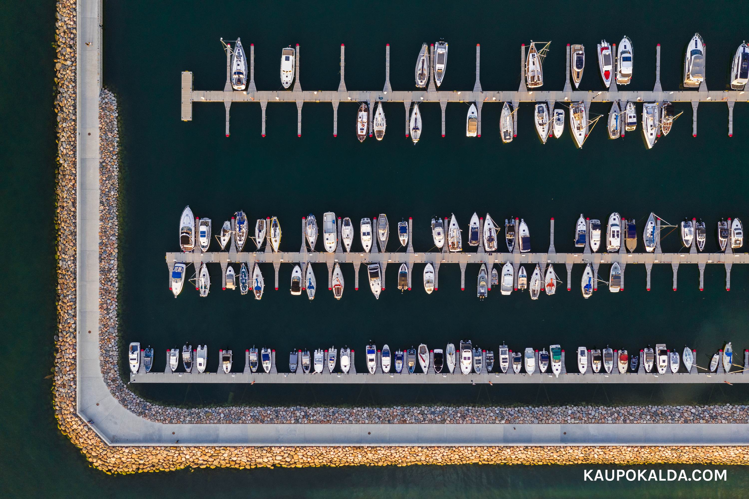 Õhtune rivistus Kakumäe jahisadamas