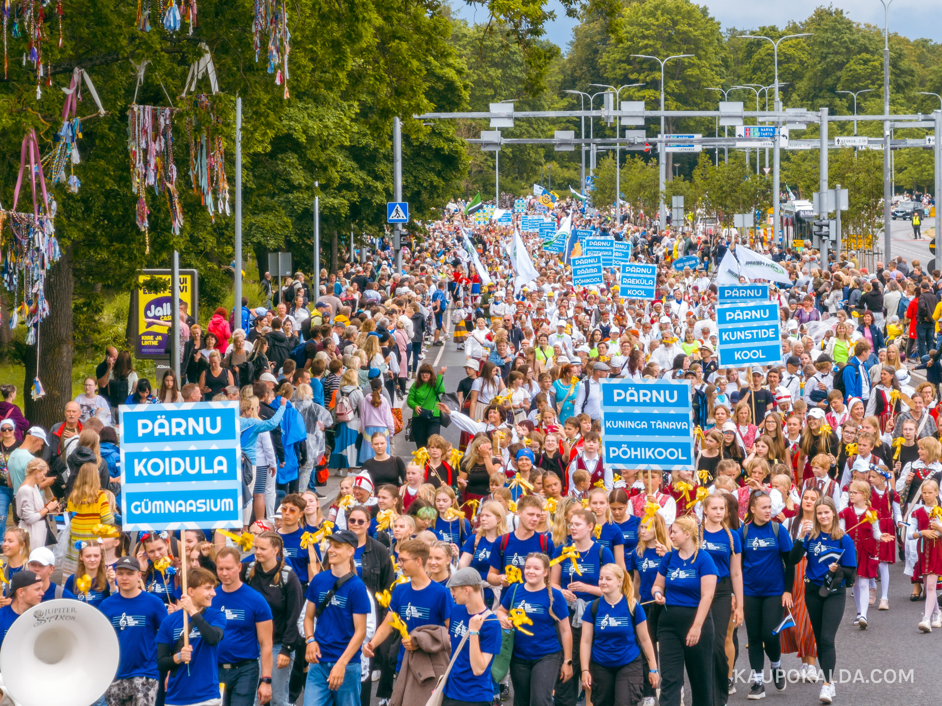 Noorte laulu- ja tantsupeo rongkäik, 2023 (seeria)
