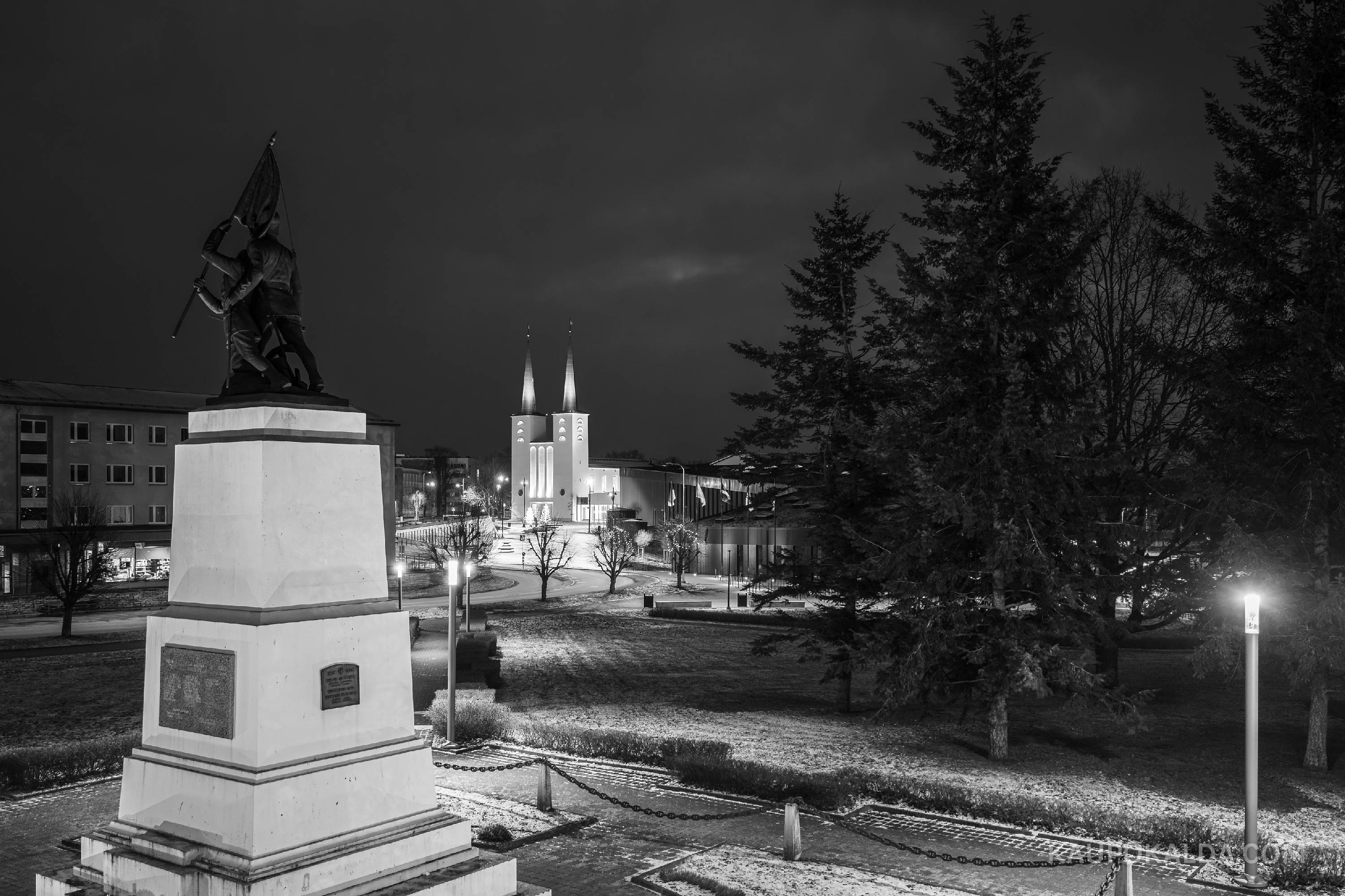 Rakvere Vabadussõja mälestussammas ja Ukuaru