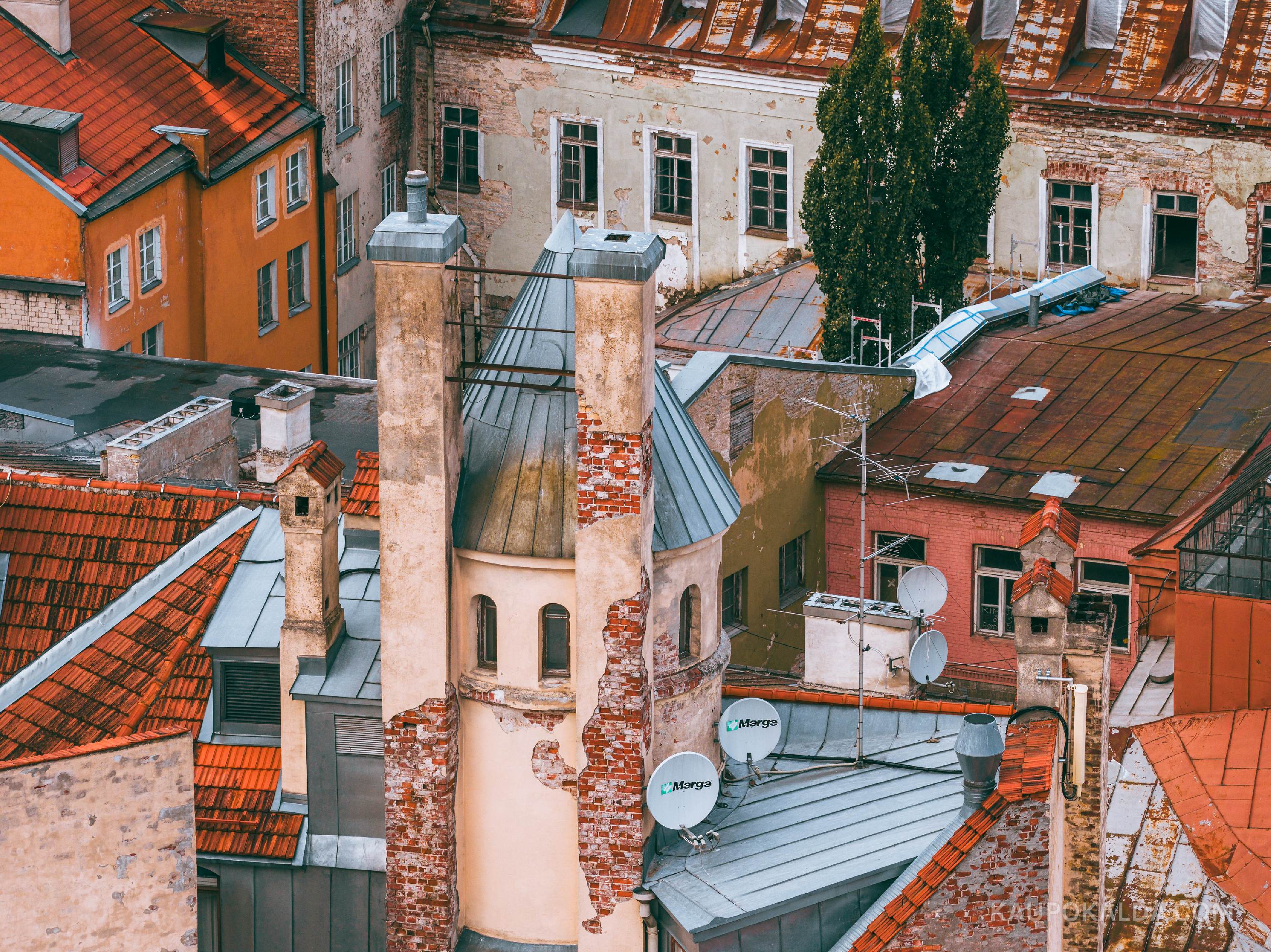 Kumb oli enne, kas korstnad või torn?