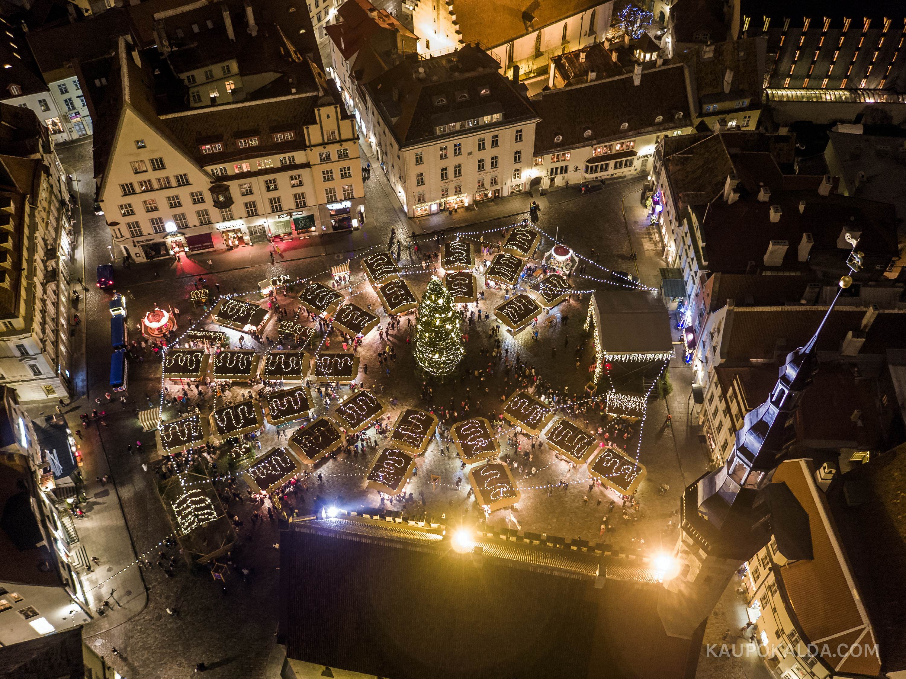 Lumeootel jõuluturg