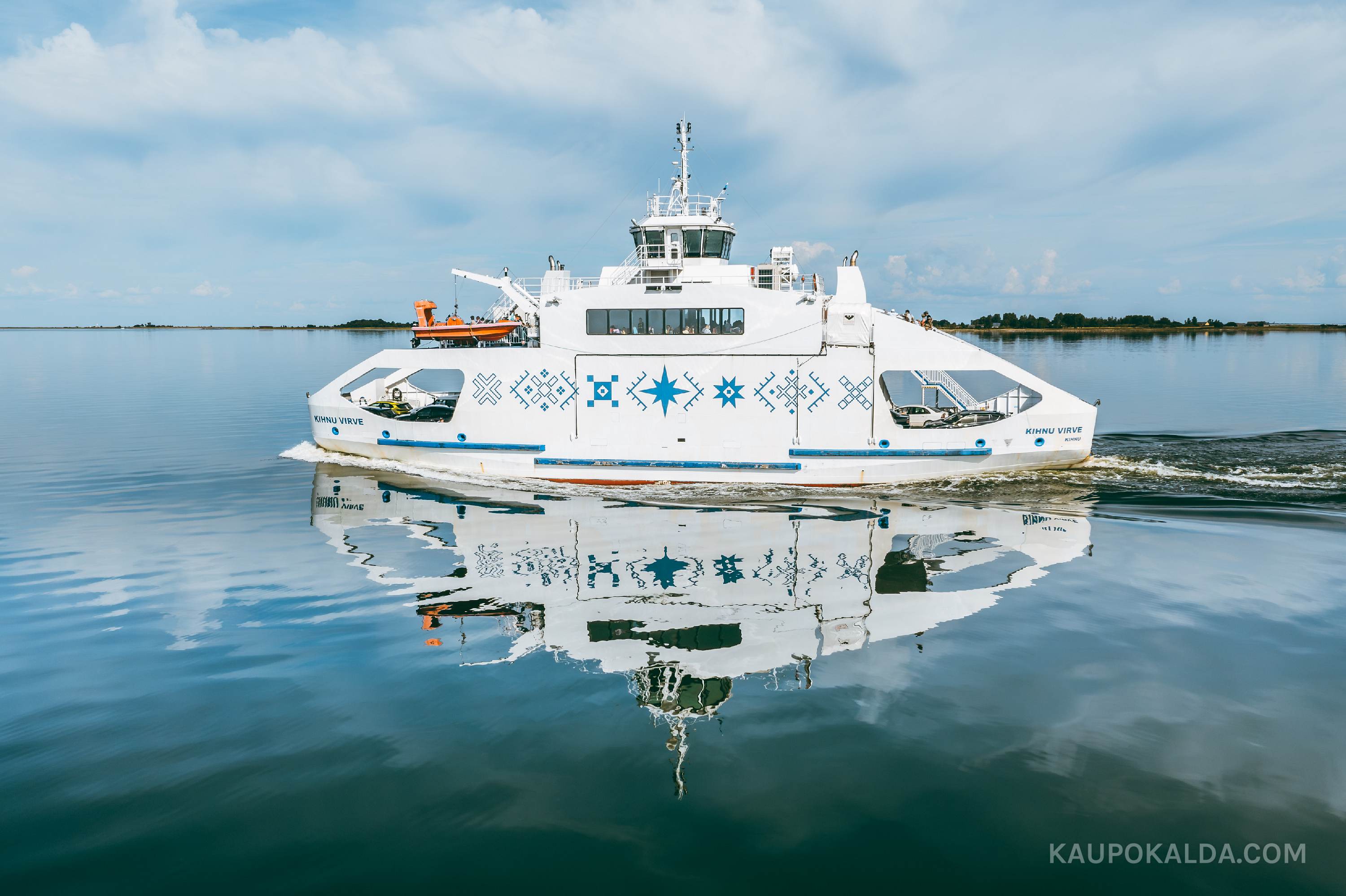 Kihnu Virve möödumas Manilaiust