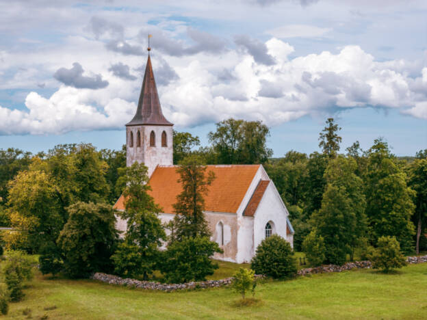 Valgus: Pilves päevane