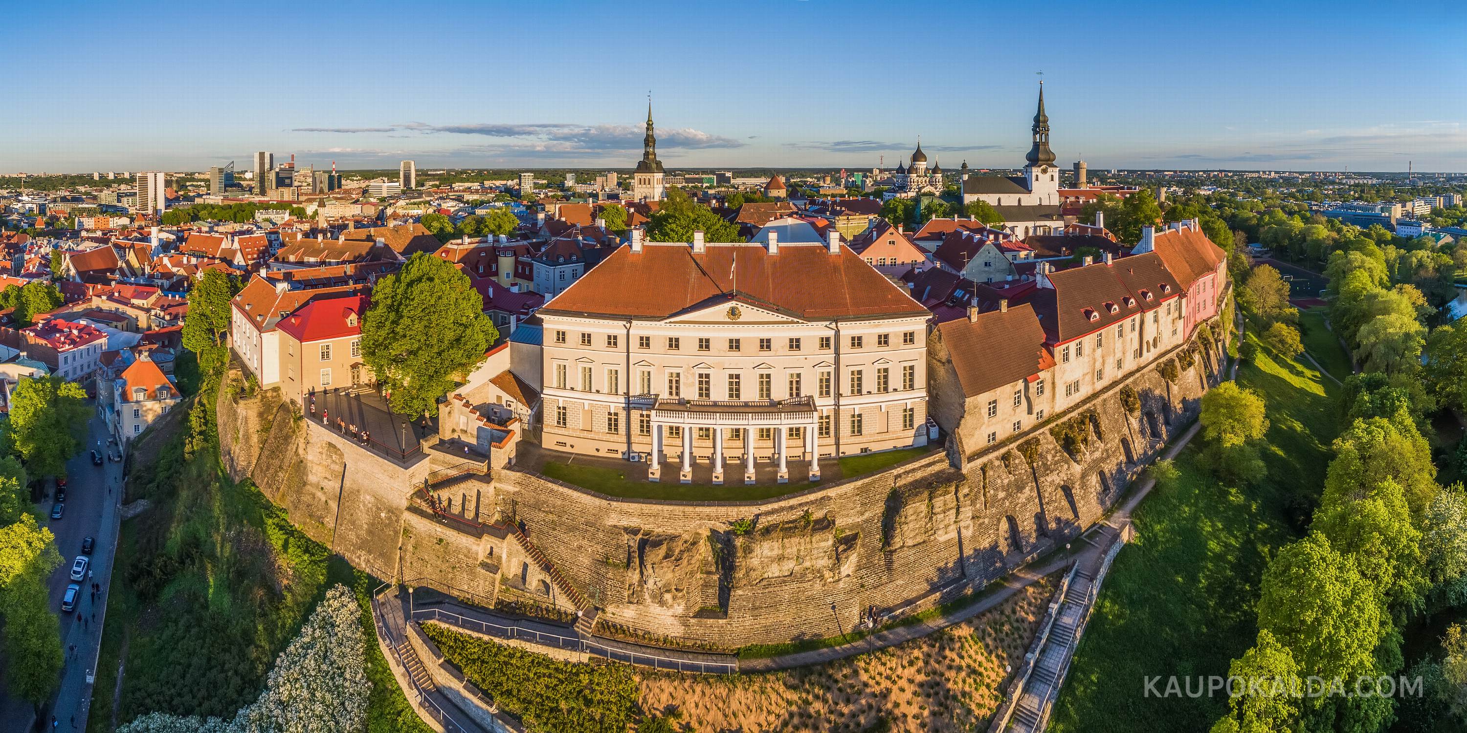 Stenbocki maja kuldses loojangus