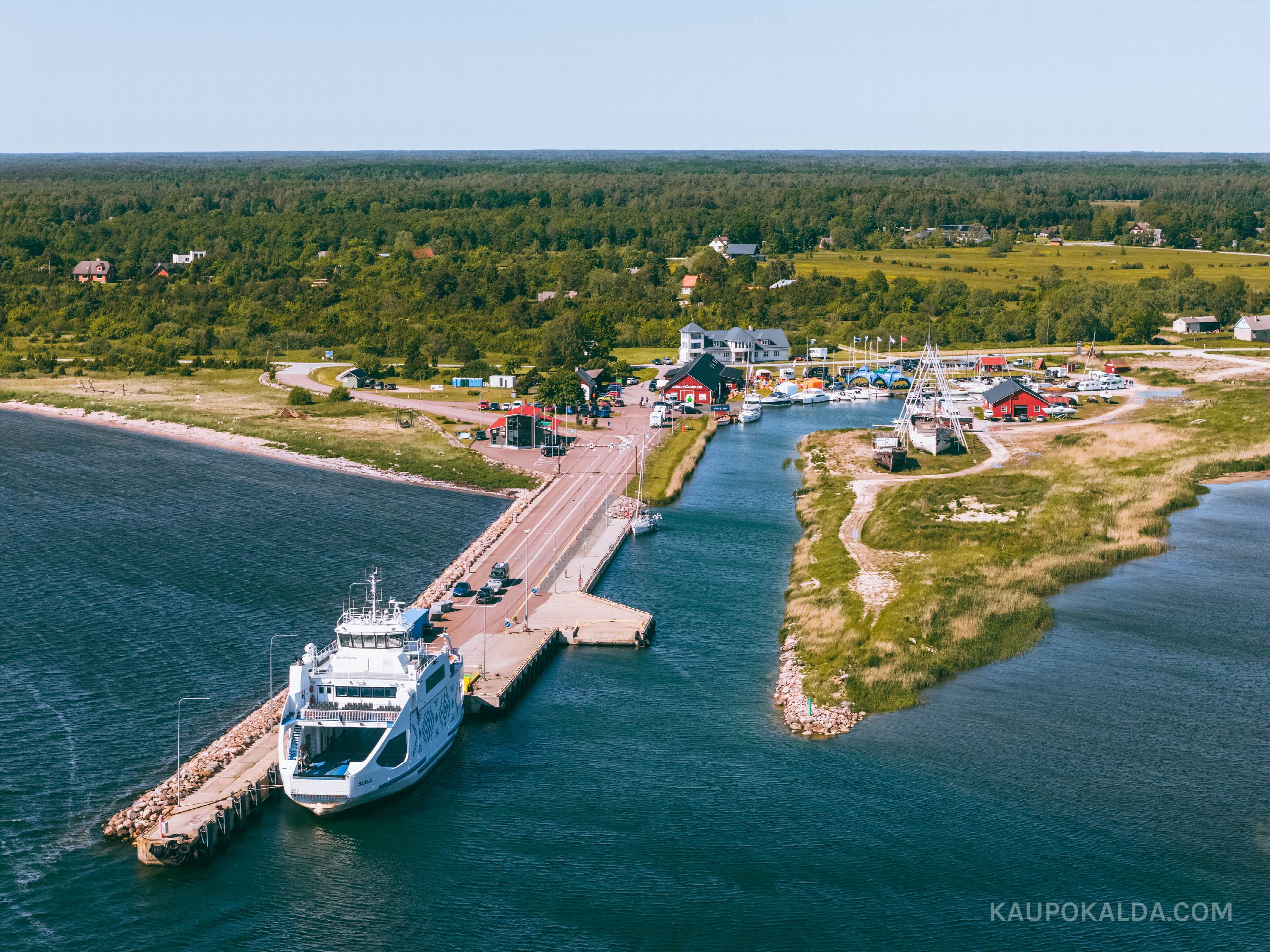 Parvlaev Soela Sõru sadamas