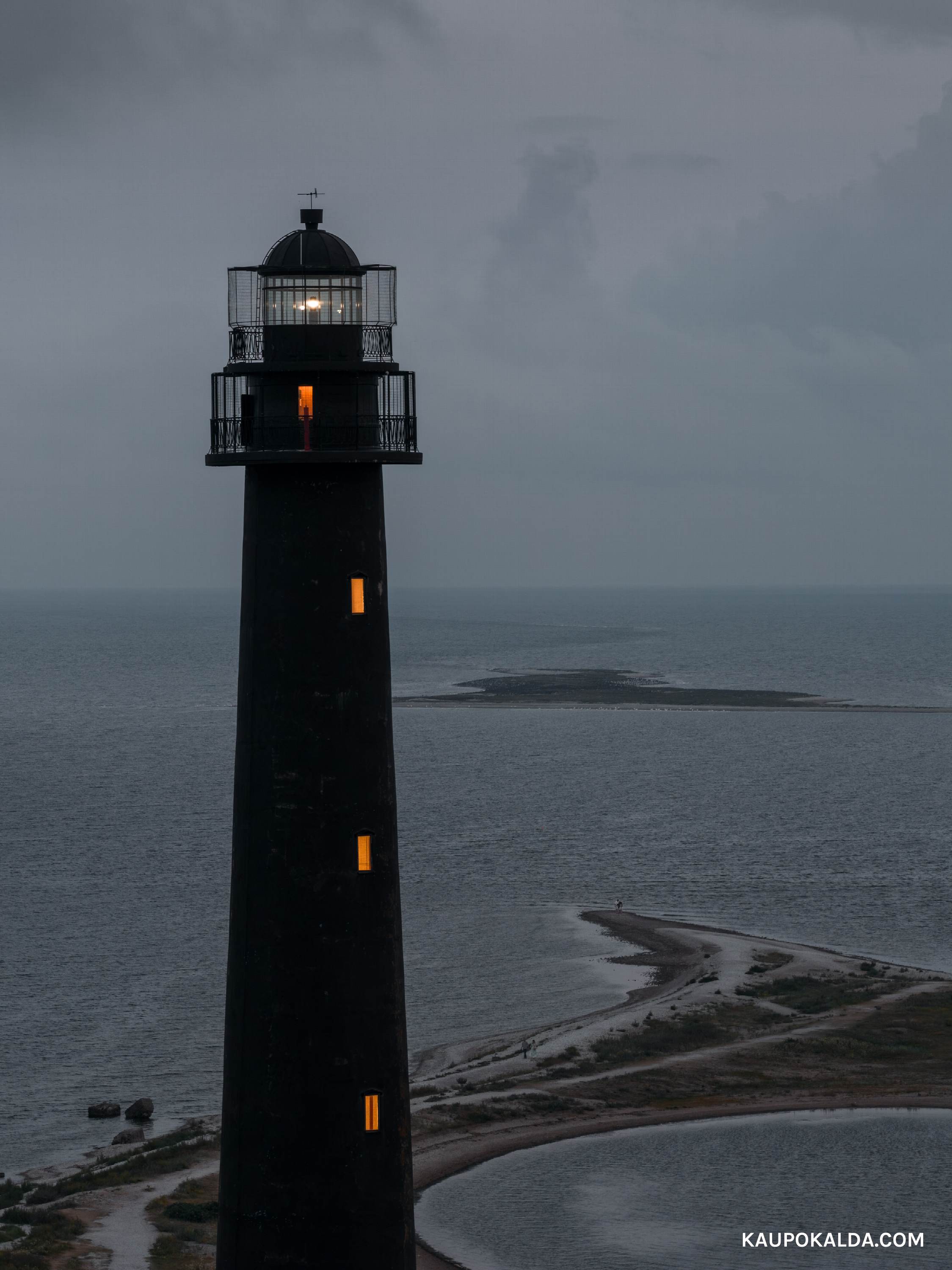 Sõrve tuletorn öösel