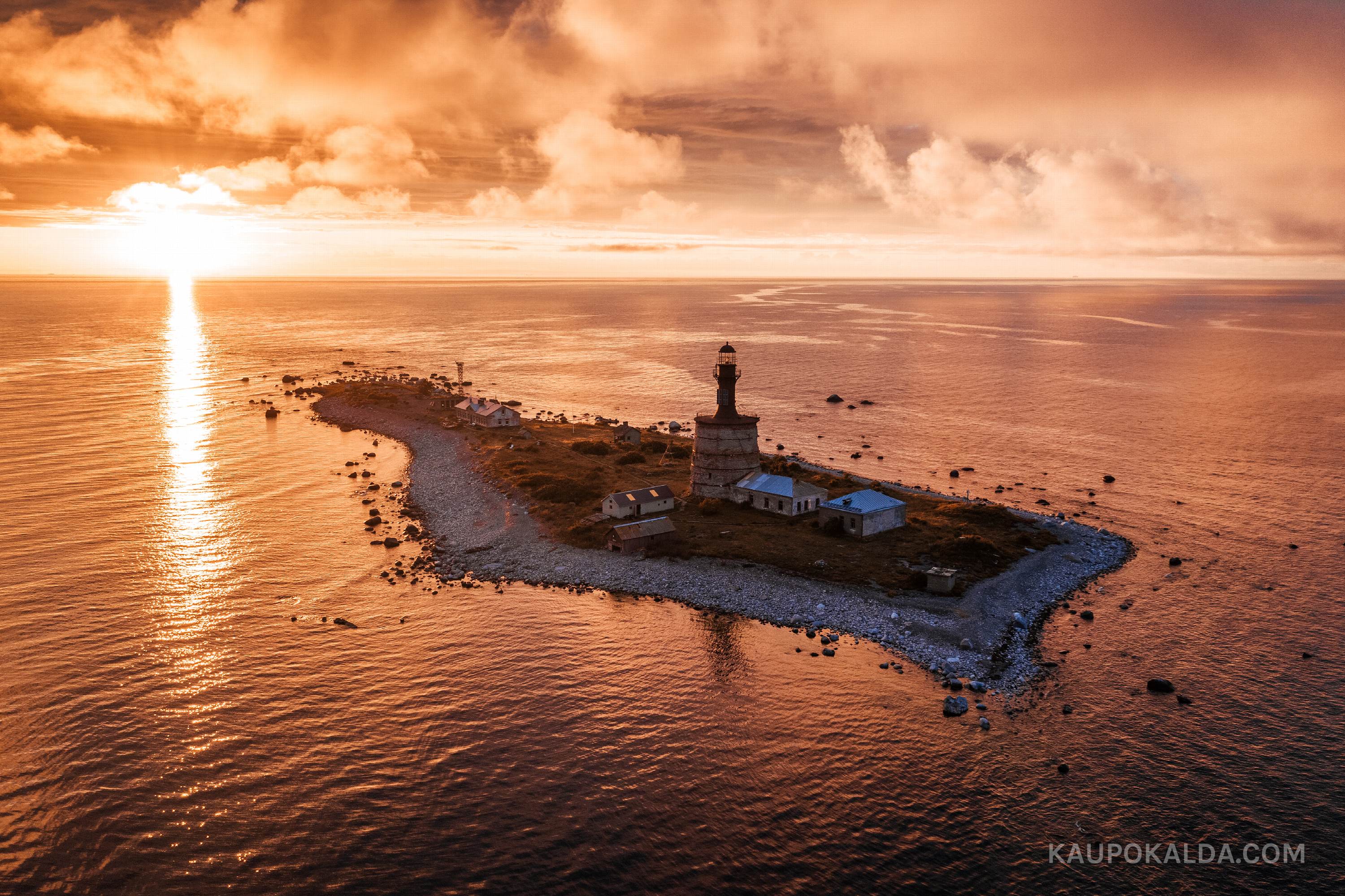 Pronksine loojang Keril