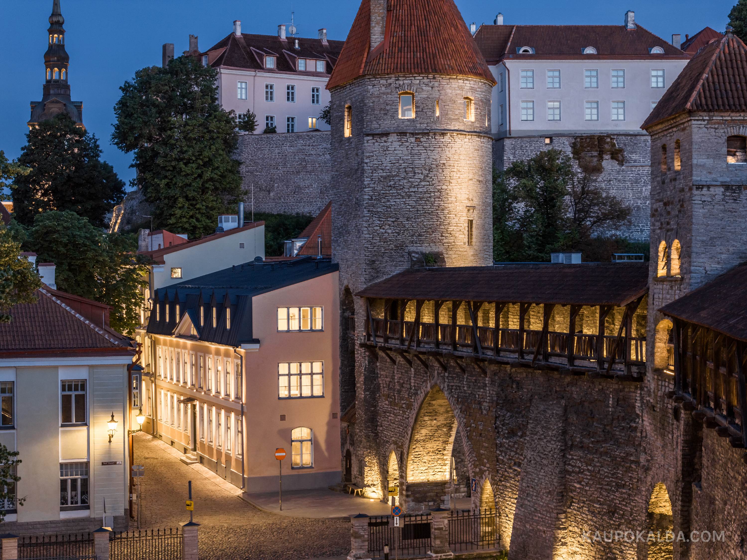 Linnamüür, Kloostrivärav, Nunnatorn ja Nunne Boutique Hotel (seeria)